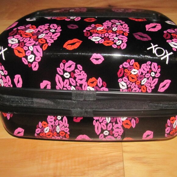 Betsey Johnson Make Up / Cosmetic Hard Shell ABS Case. 11" with Zippers. NEW - Picture 4 of 10